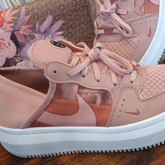 NIKE Court Alta Vision Women's Pink Sneakers Sz 10 - Picture 2 of 10